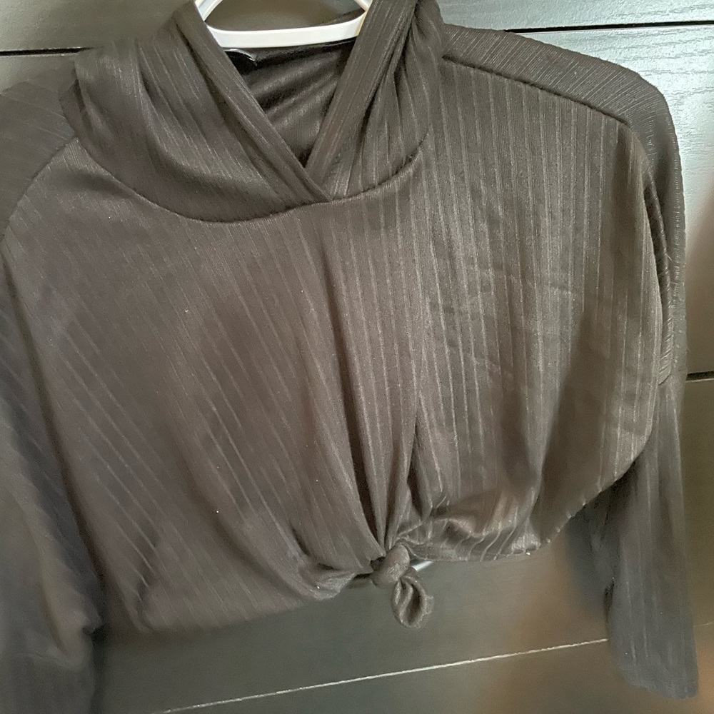 All black tied crop hoodie